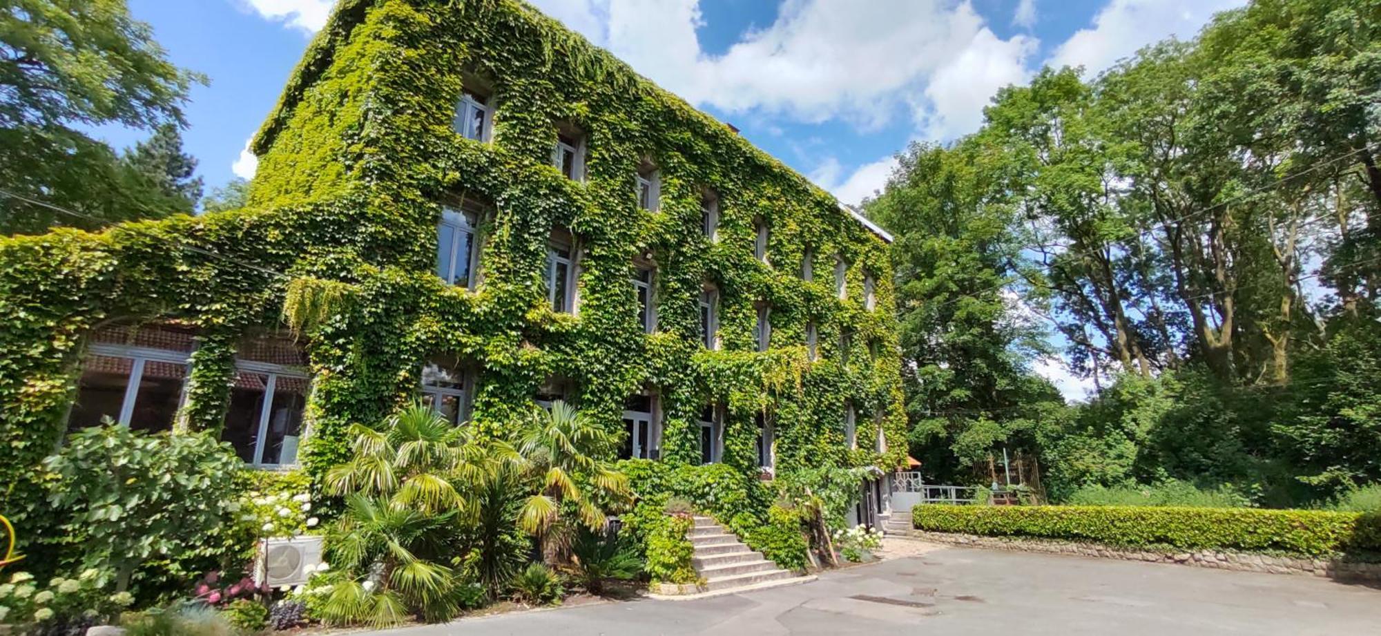 Logis Hotel-Restaurant - Le Moulin D'Artres المظهر الخارجي الصورة